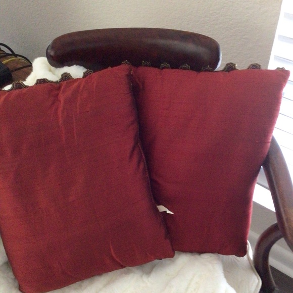 ADI Classics Pillows (2) - Picture 5 of 8